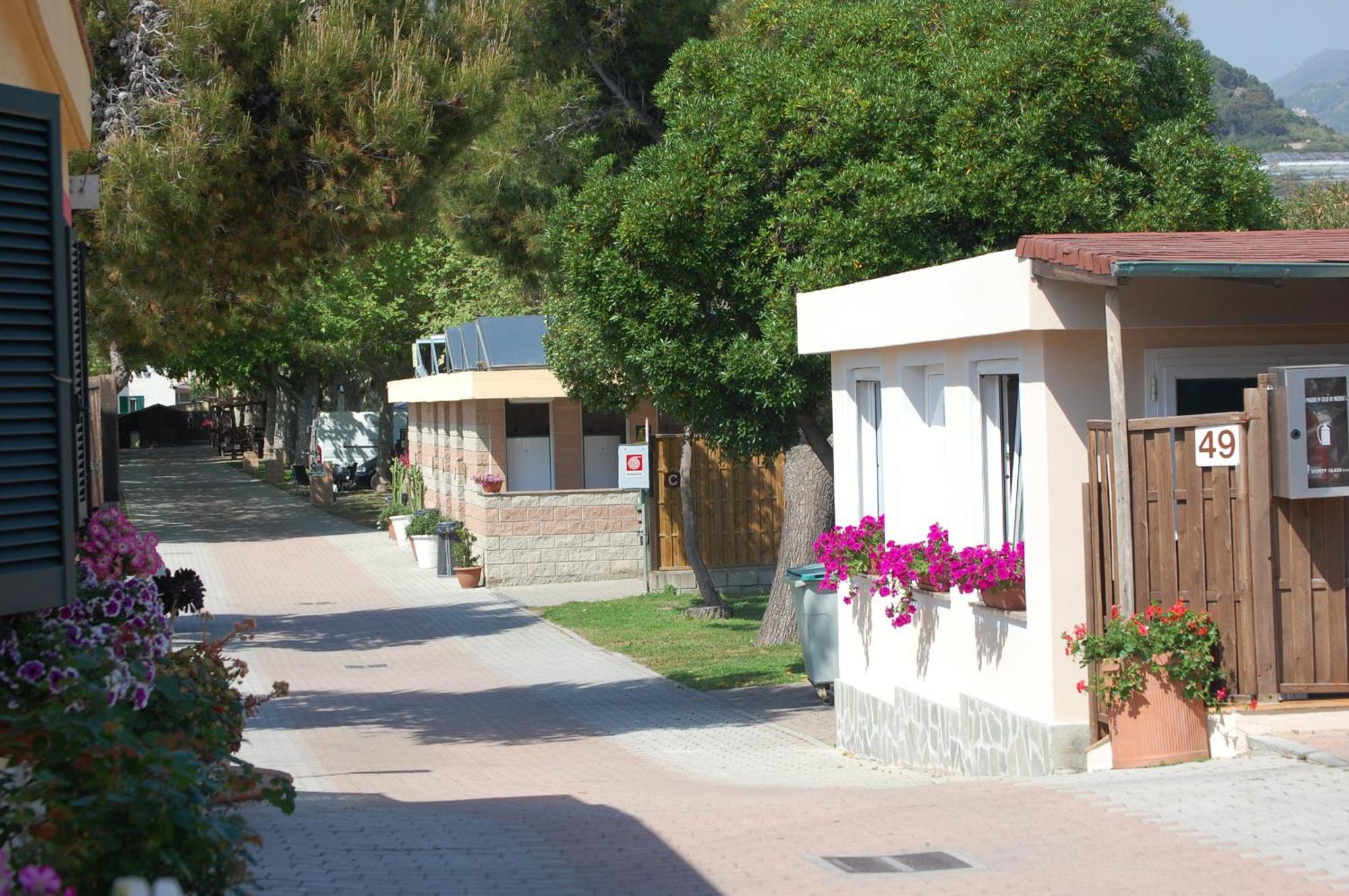 Camping Vallecrosia Exterior photo